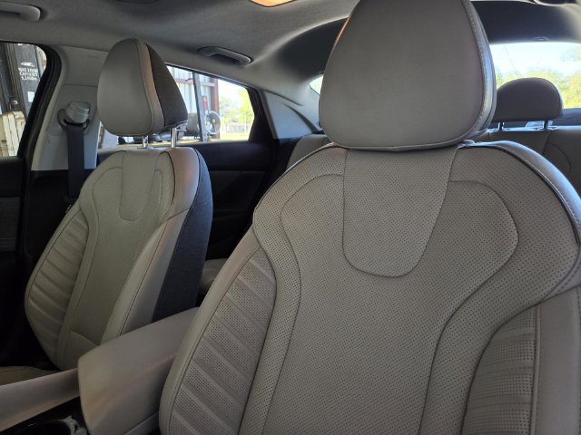 Used 2022 Hyundai Elantra Limited FWD image 27