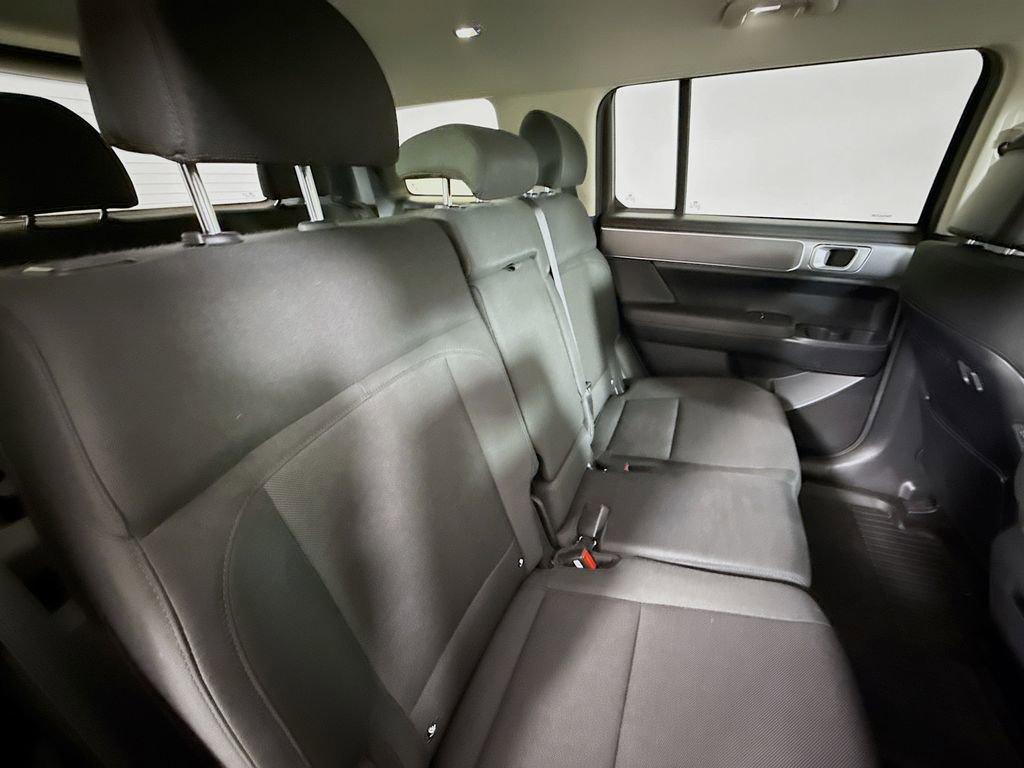 Used 2025 Hyundai Santa Fe SE FWD image 25