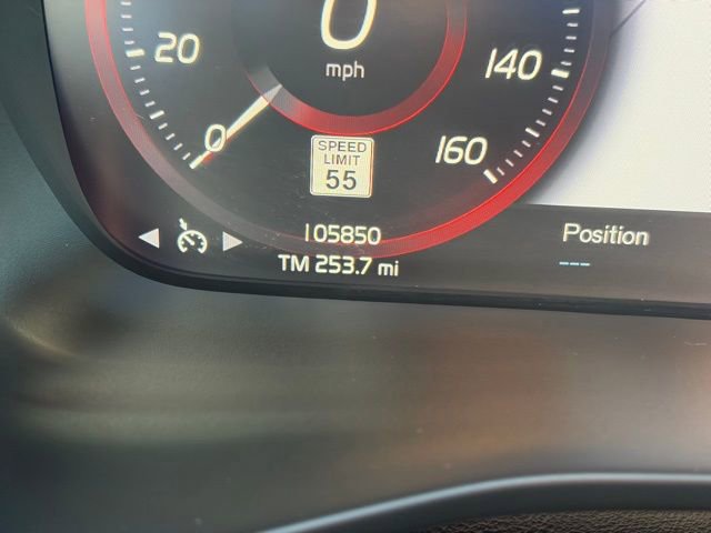 Used 2021 Volvo XC40 T4 R-Design w/ Climate Package image 17