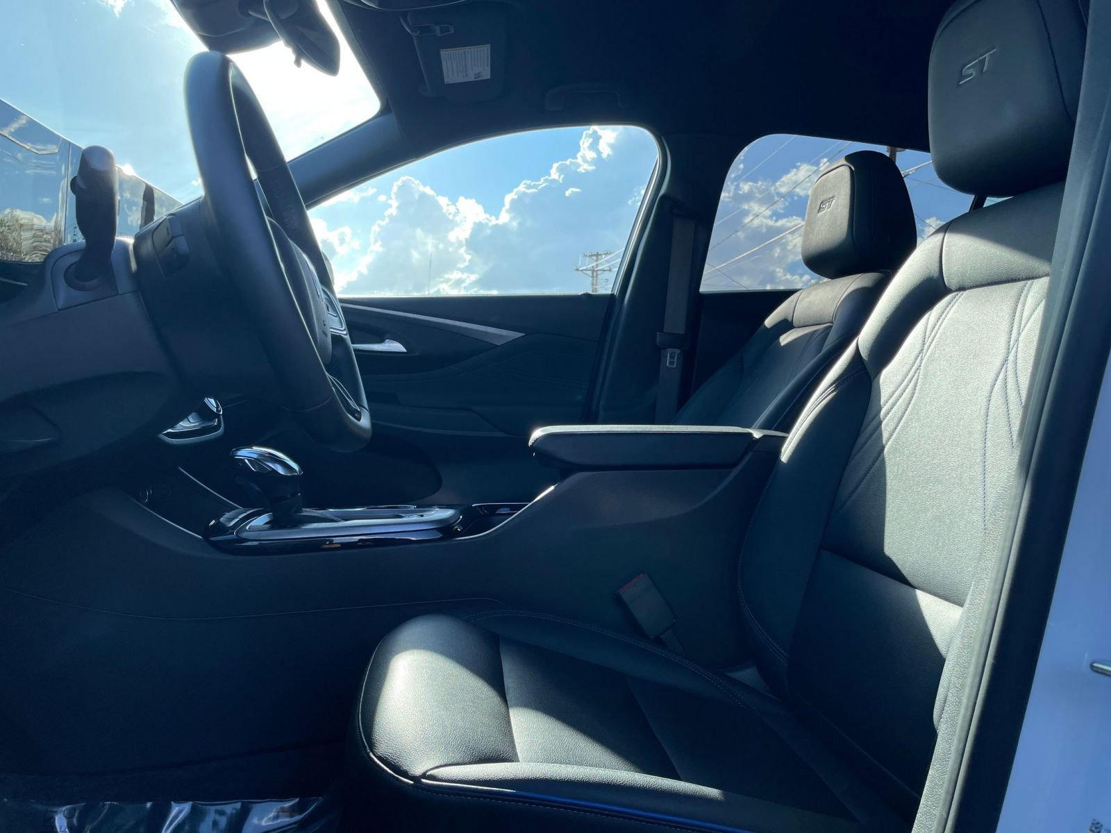 Used 2025 Buick Envista Sport Touring image 27