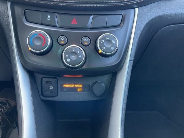 Used 2019 Chevrolet Trax LT w/ LT Convenience Package FWD image 32