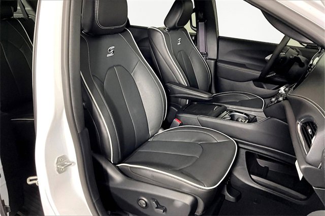 New 2026 Chrysler Pacifica Limited image 12