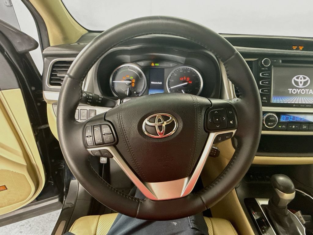 Certified 2019 Toyota Highlander Limited AWD/4WD image 12