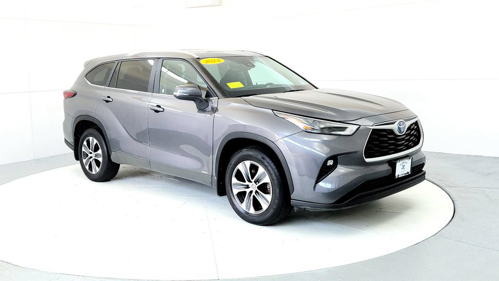 Used 2024 Toyota Highlander XLE AWD/4WD image 7