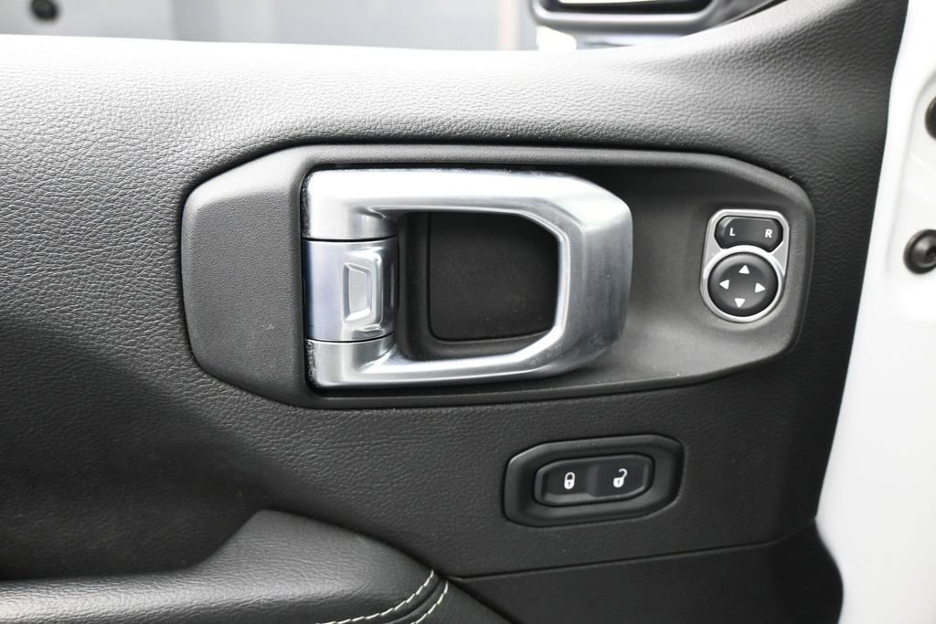 Used 2022 Jeep Wrangler Unlimited Sahara AWD/4WD image 13