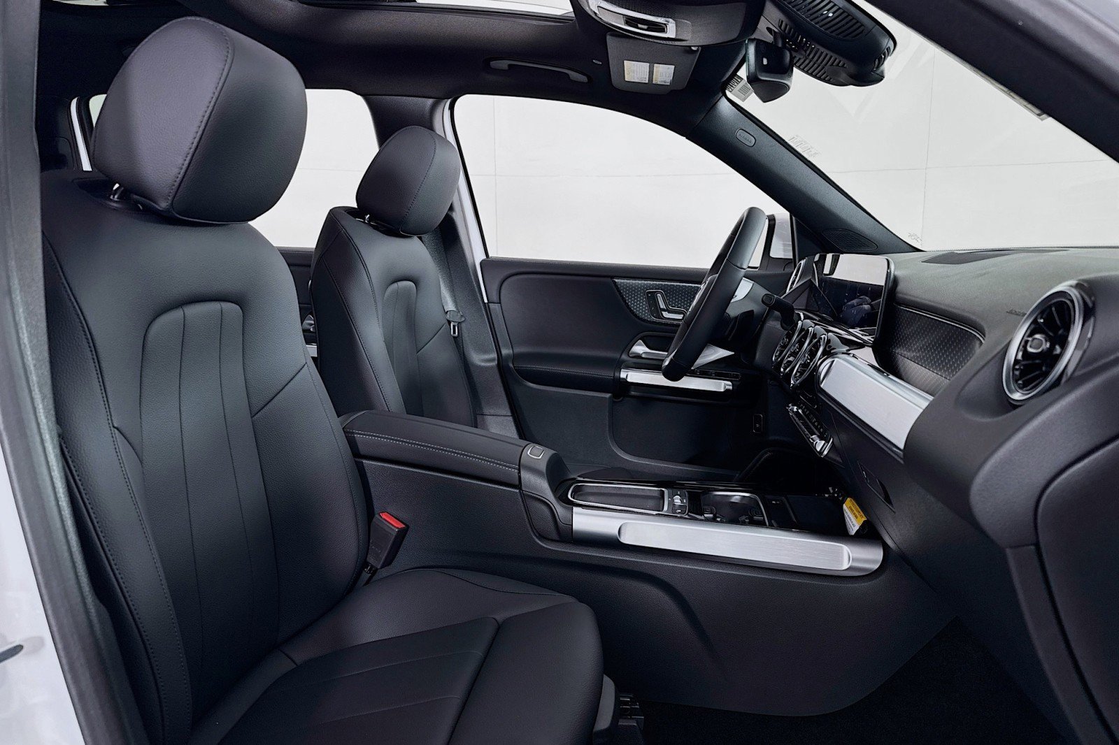 New 2026 Mercedes-Benz GLB 250 image 6