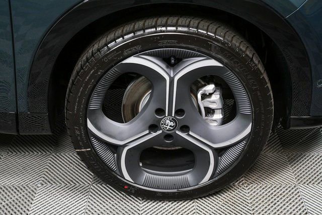 New 2026 Alfa Romeo Tonale w/ Black Premium Package image 6