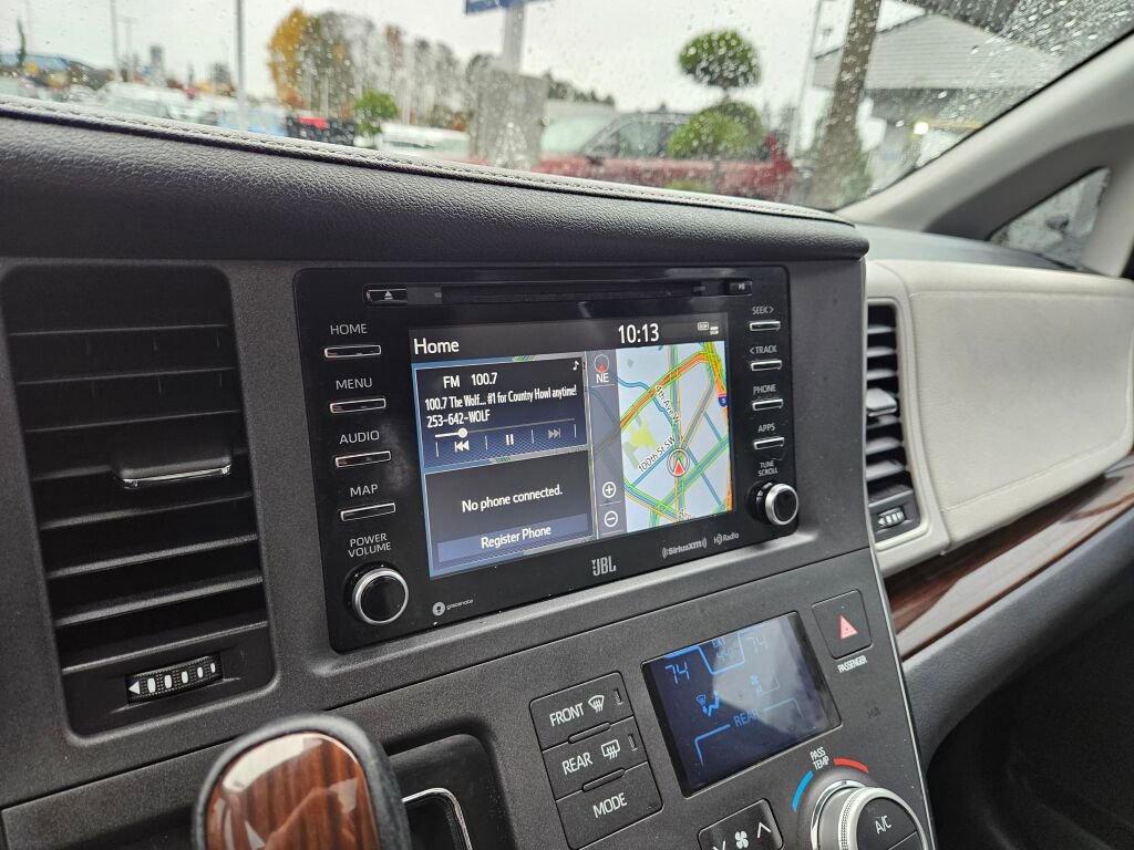 Used 2018 Toyota Sienna Limited image 26