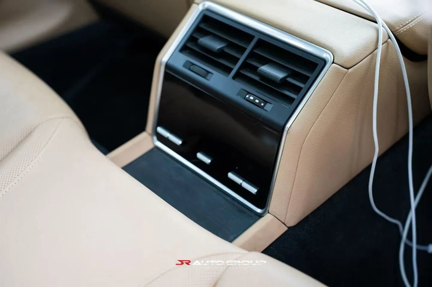Used 2023 Porsche Panamera 4 Platinum Edition AWD/4WD image 16