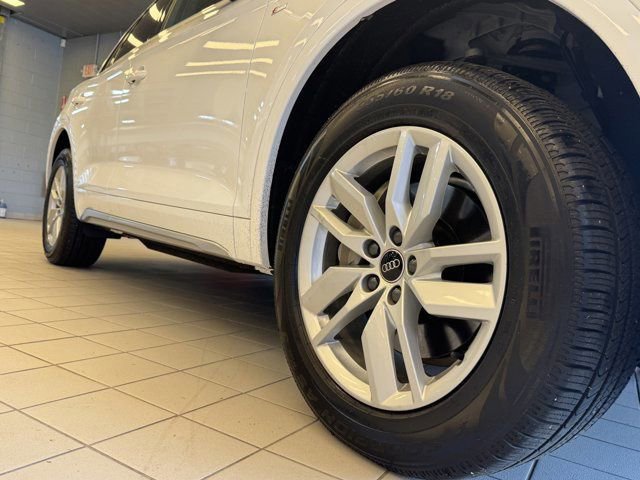 Used 2022 Audi Q5 2.0T Premium w/ Convenience Package AWD/4WD image 9