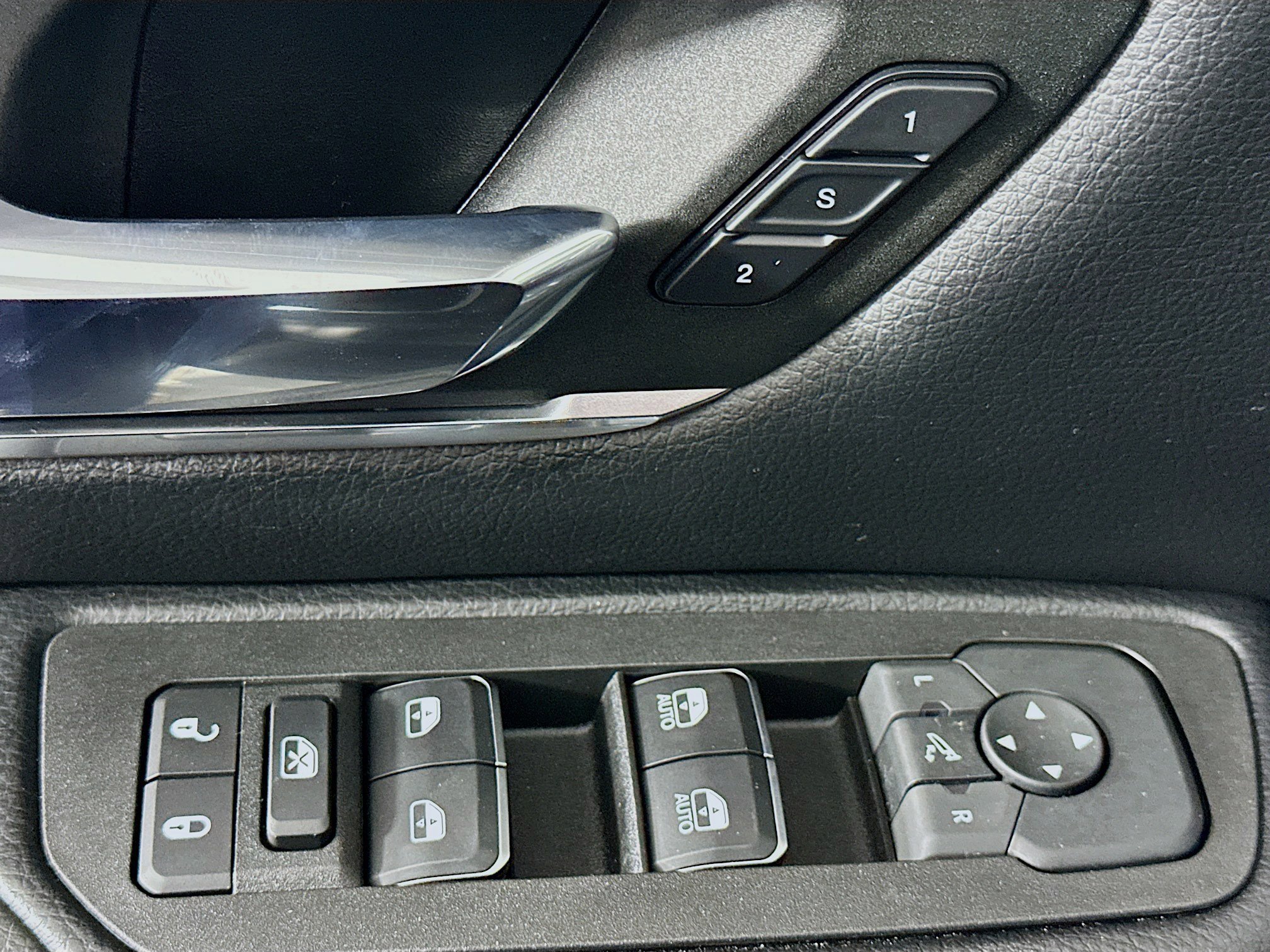 Used 2025 RAM 1500 Laramie image 15