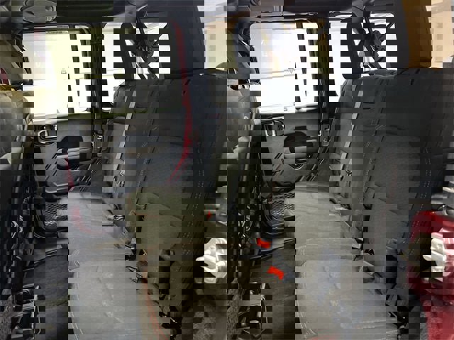 Used 2022 Jeep Wrangler Unlimited Rubicon w/ Cold Weather Group image 25