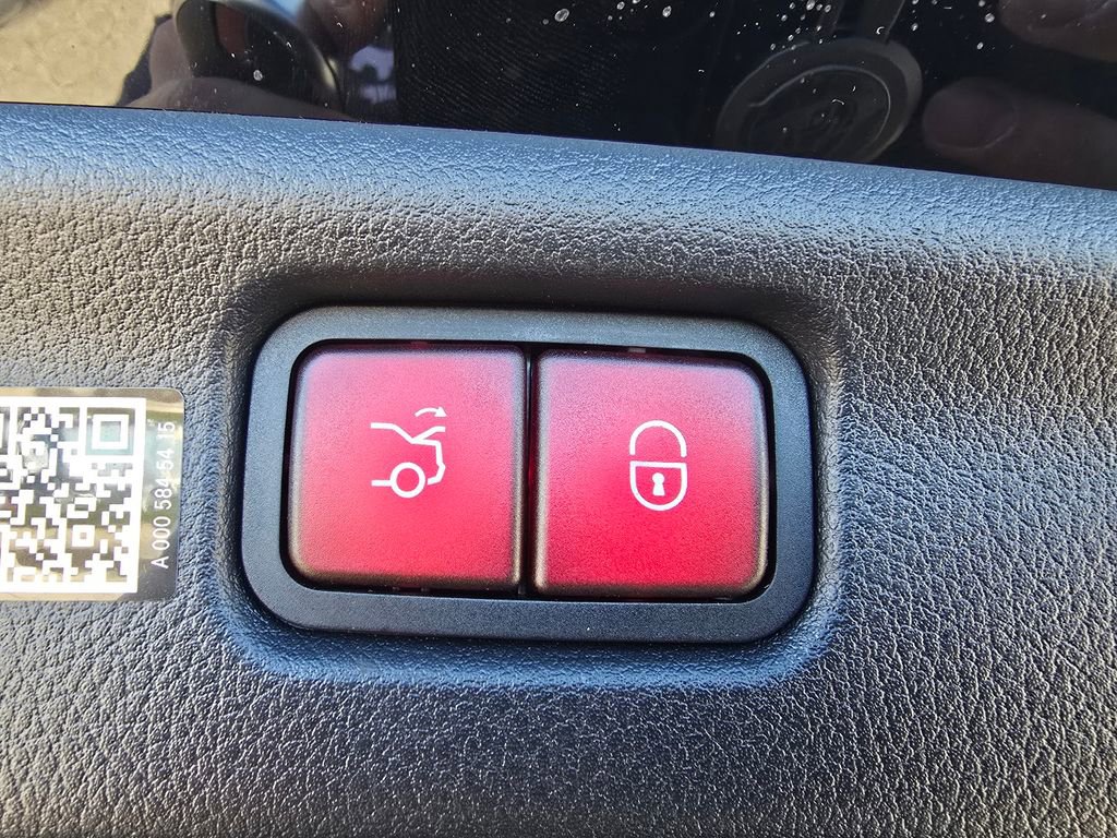 Used 2026 Mercedes-Benz C 300 4MATIC Sedan image 19