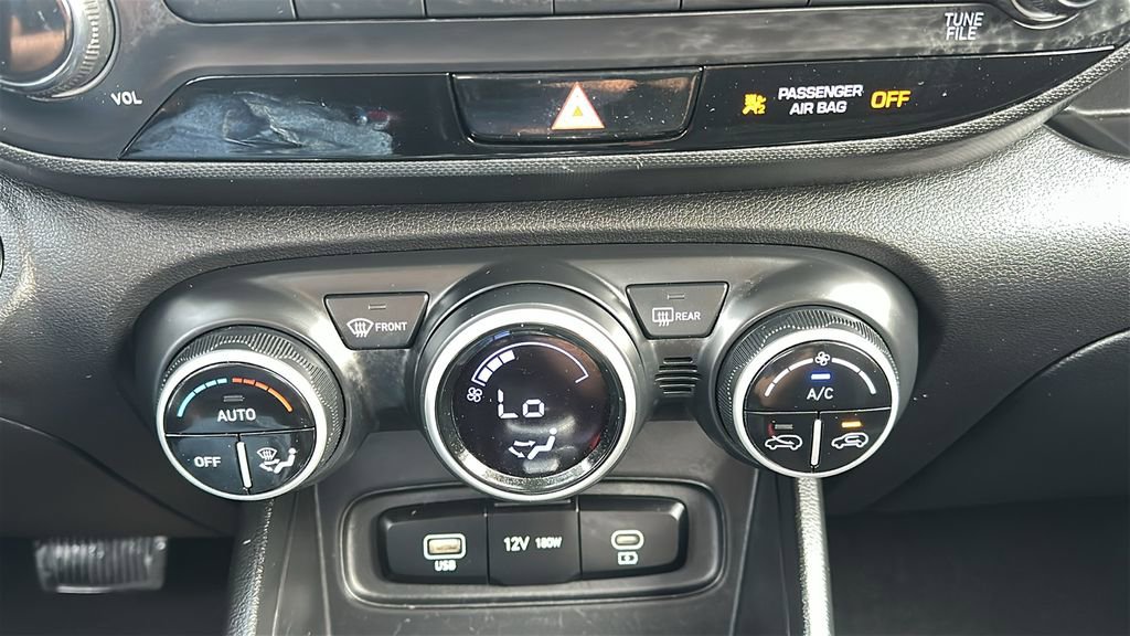 Certified 2025 Hyundai Venue SEL image 25