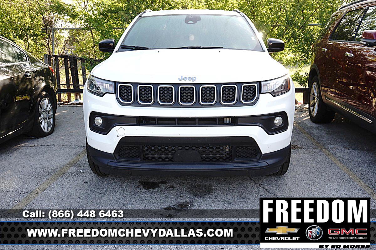 Used 2024 Jeep Compass Latitude w/ Altitude Special Edition AWD/4WD image 2