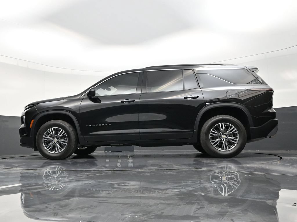 Used 2025 Chevrolet Traverse LT FWD image 18