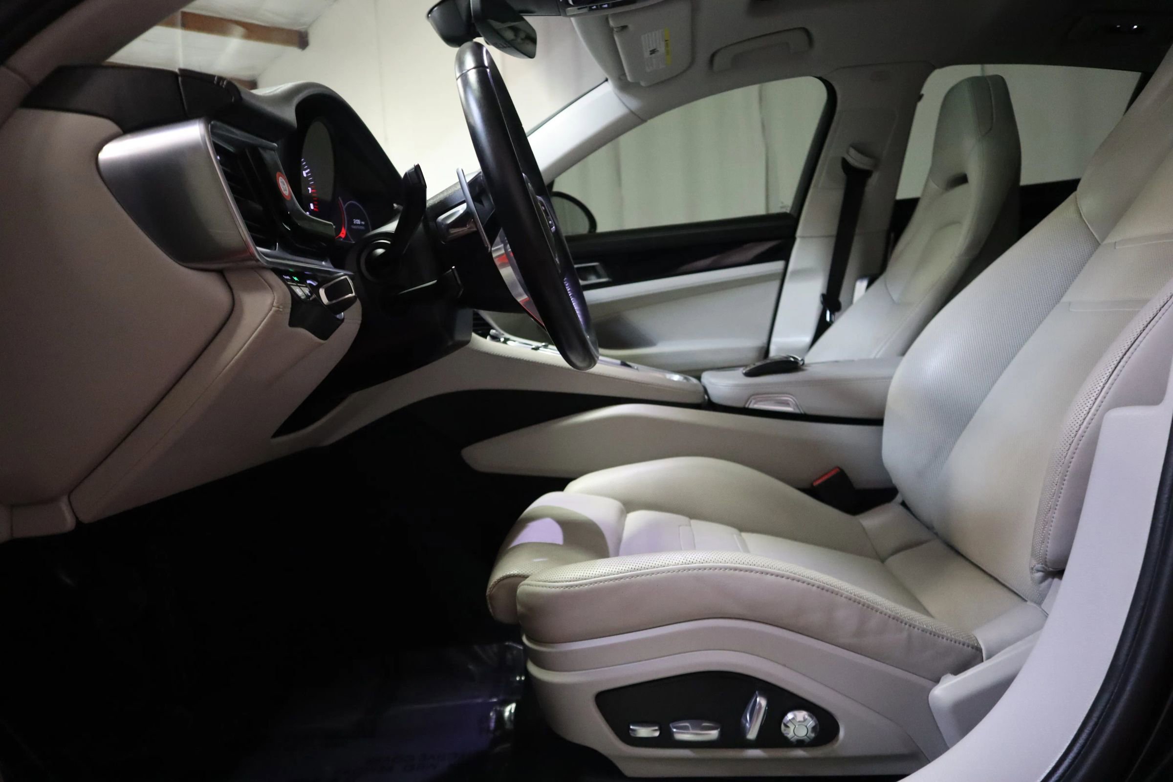 Used 2019 Porsche Panamera w/ Premium Package Plus RWD image 19