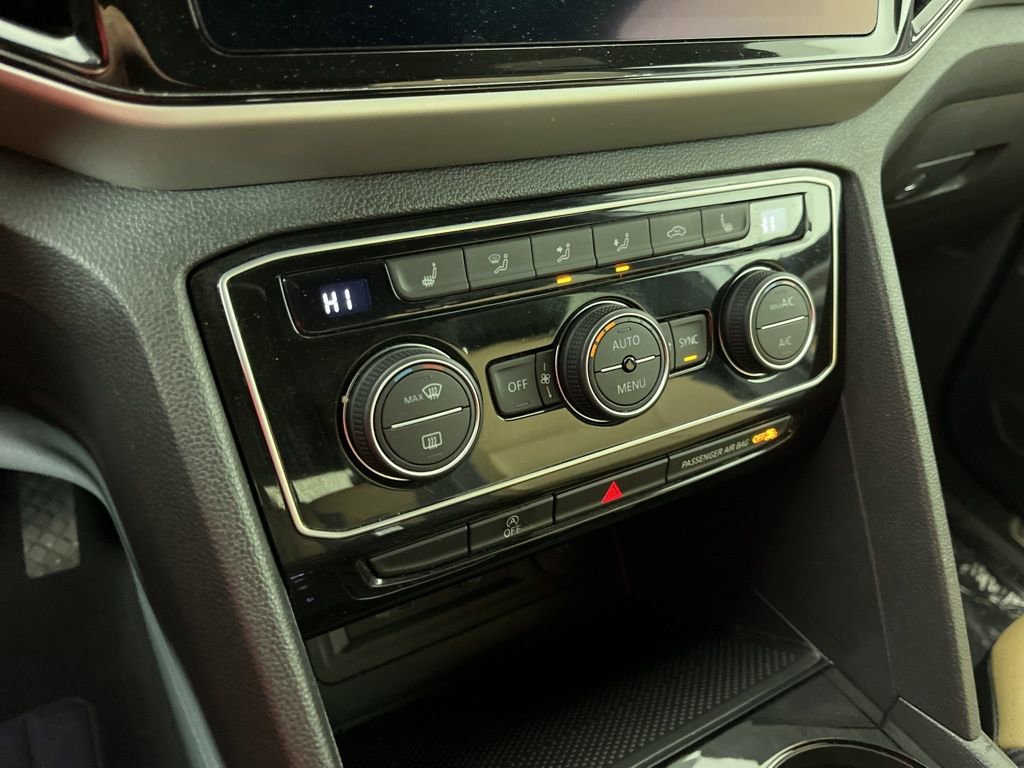 Used 2022 Volkswagen Atlas Cross Sport SE w/ Panoramic Sunroof Package image 31