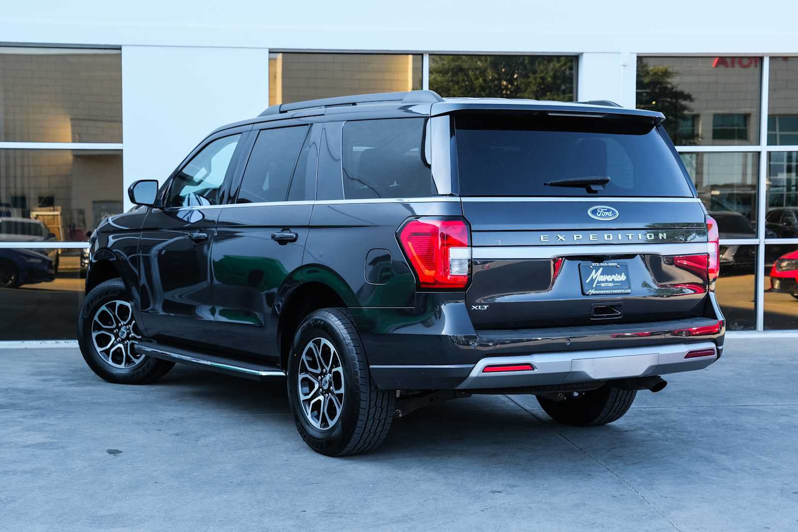 Used 2023 Ford Expedition XLT RWD image 14