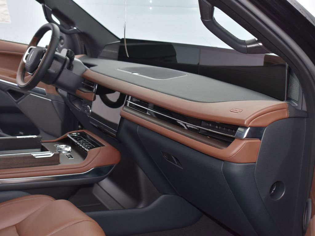 New 2025 Lincoln Navigator Reserve image 16