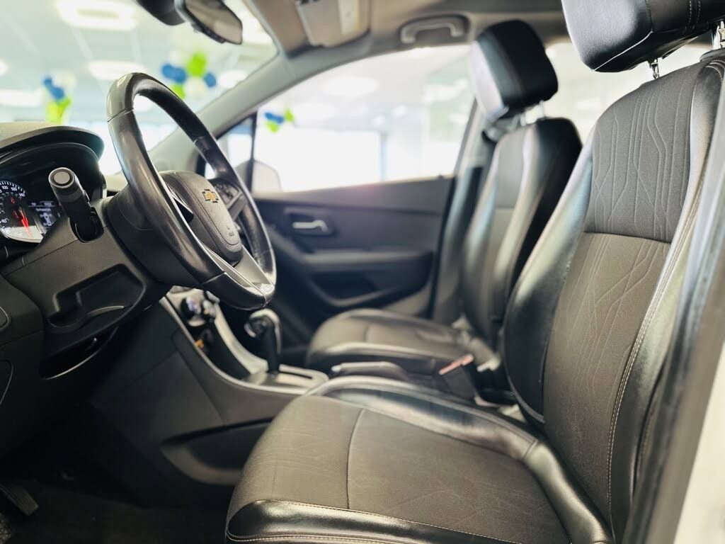 Used 2019 Chevrolet Trax LT w/ LT Convenience Package image 15