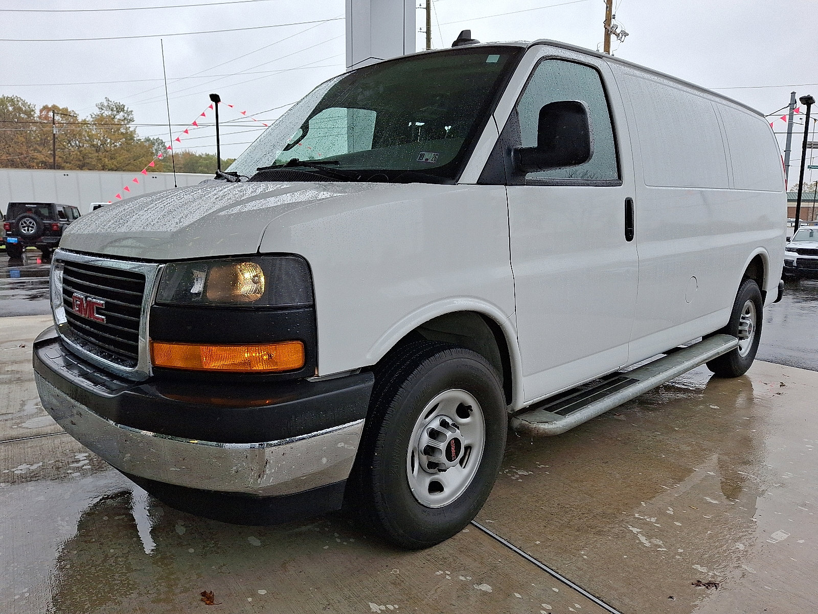 Used 2023 GMC Savana 2500 w/ Driver Convenience Package image 3