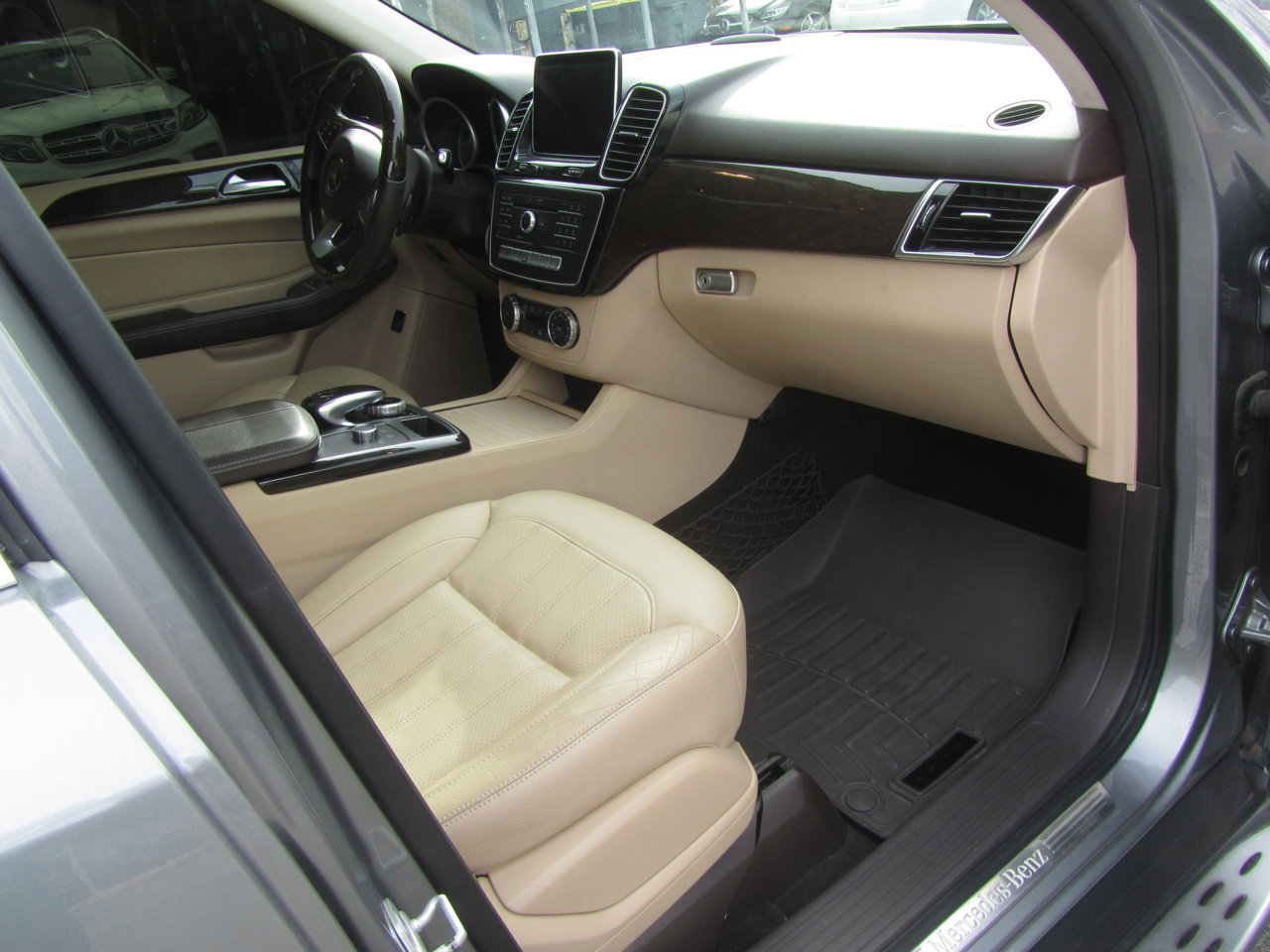 Used 2016 Mercedes-Benz GLE 350 w/ Premium Package image 21