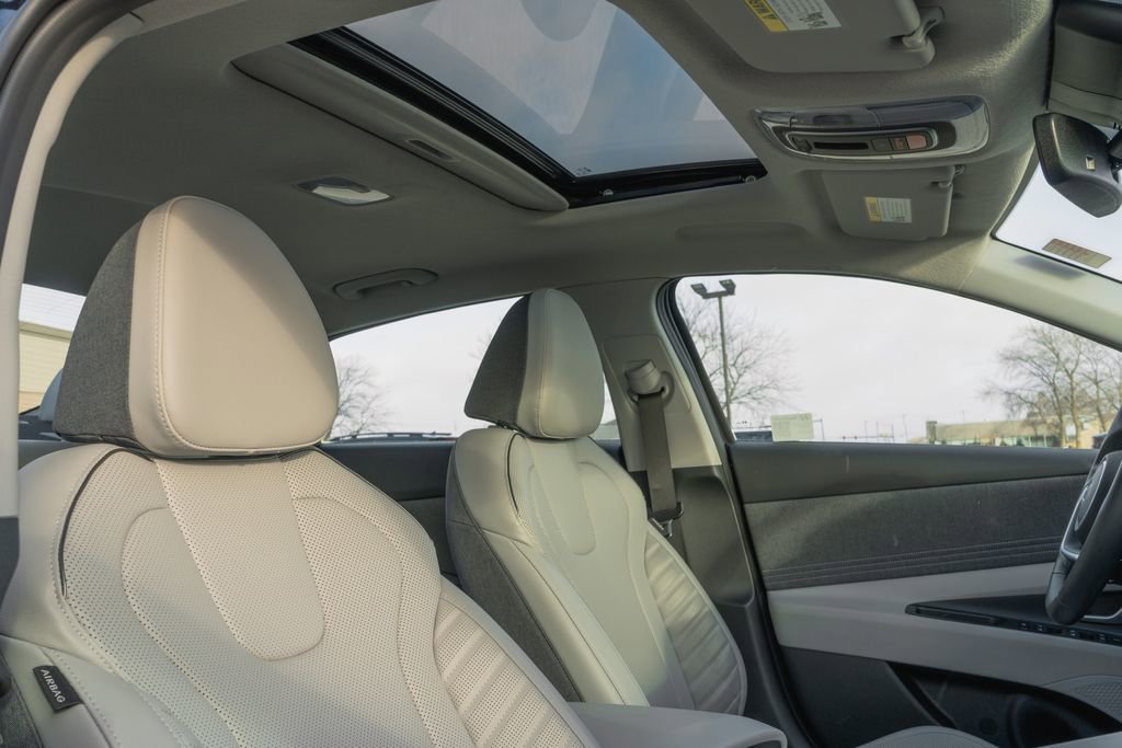 Certified 2025 Hyundai Elantra Limited image 11