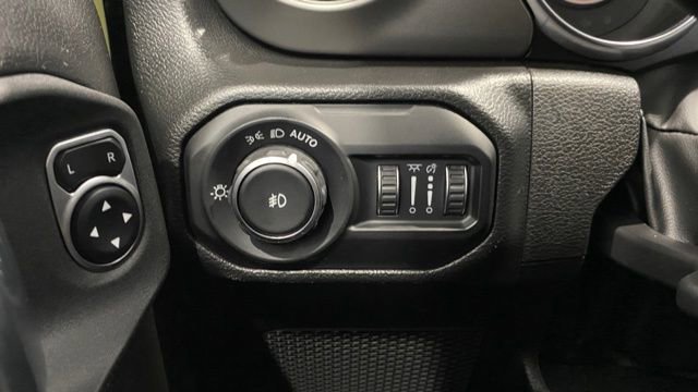 Used 2022 Jeep Wrangler Sport S image 25