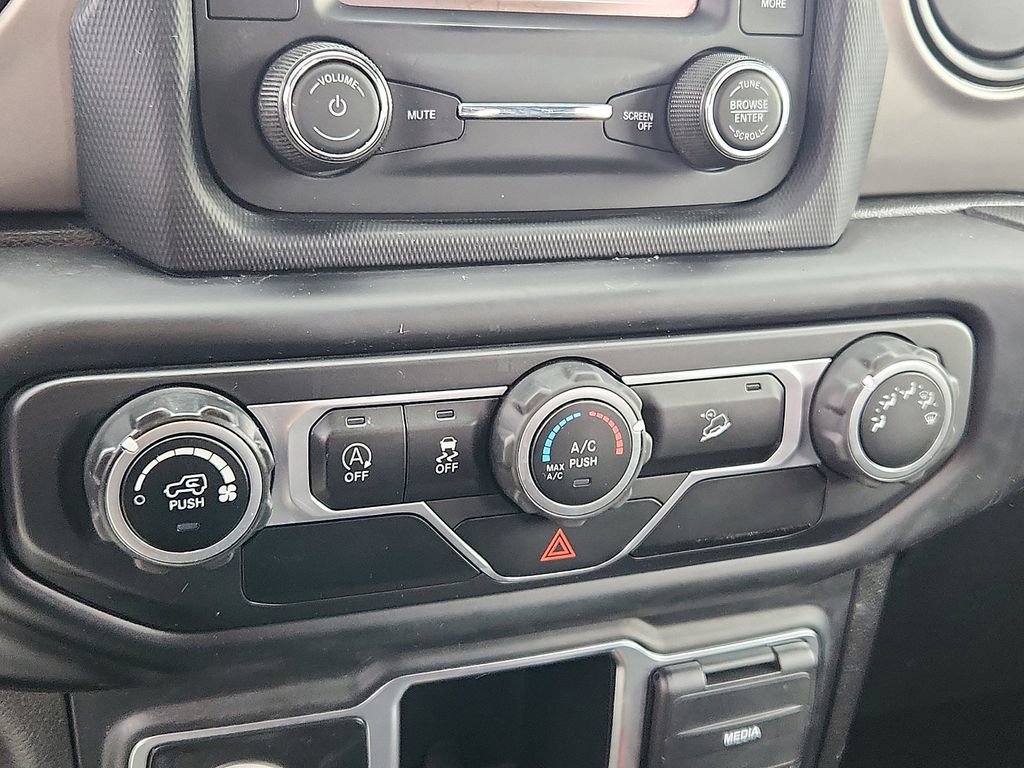 Used 2020 Jeep Wrangler Sport image 9