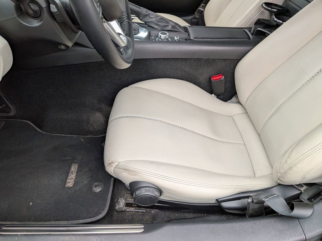 Used 2021 MAZDA MX-5 Miata Grand Touring RWD image 15