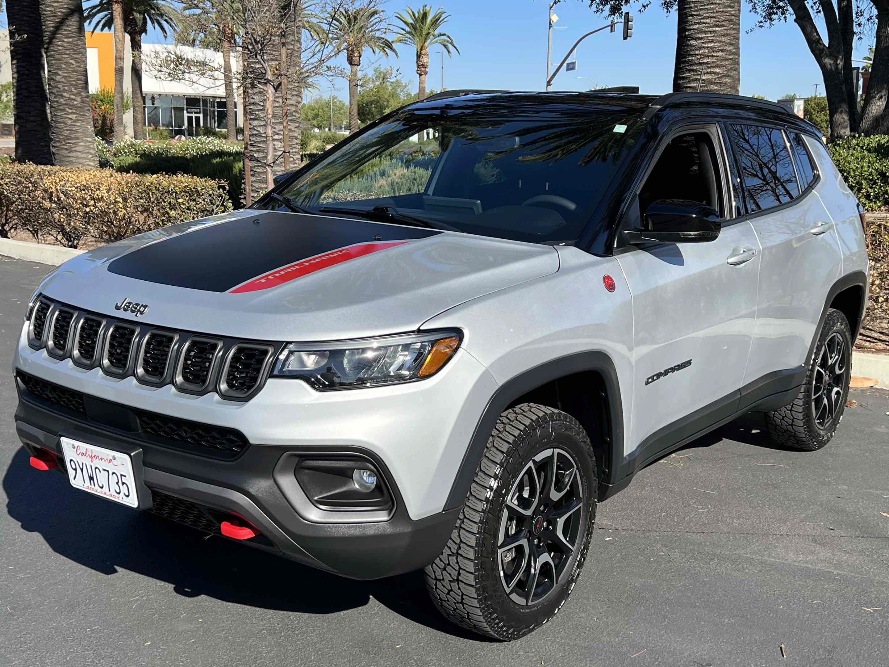 Used 2025 Jeep Compass Trailhawk AWD/4WD image 9