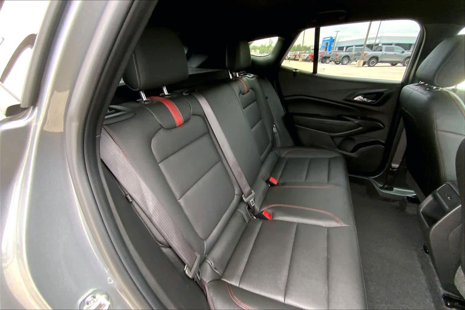 Used 2025 Chevrolet Trax RS FWD image 20