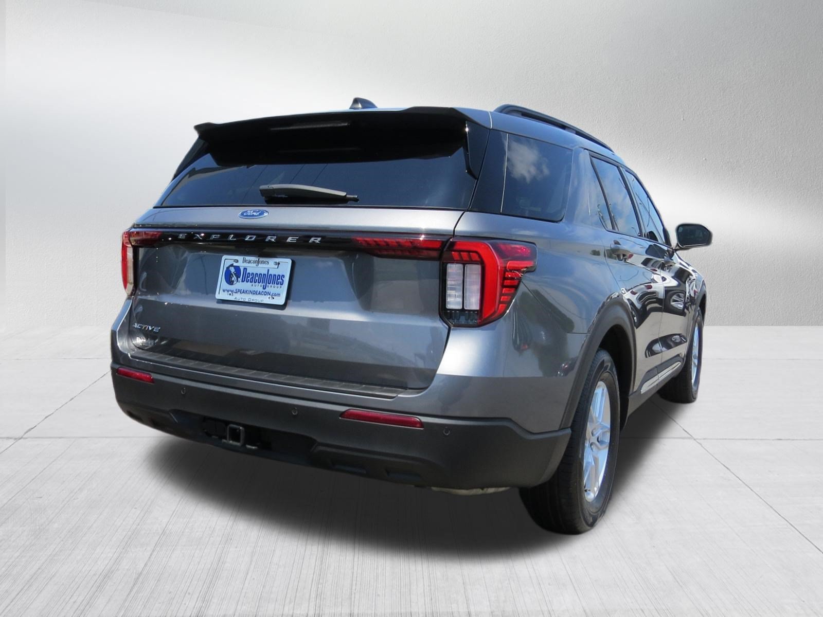 Used 2025 Ford Explorer Active RWD image 3