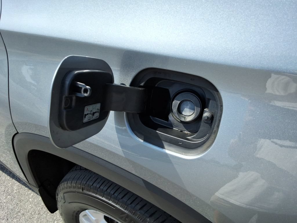 Certified 2023 Chevrolet Traverse LS FWD image 12