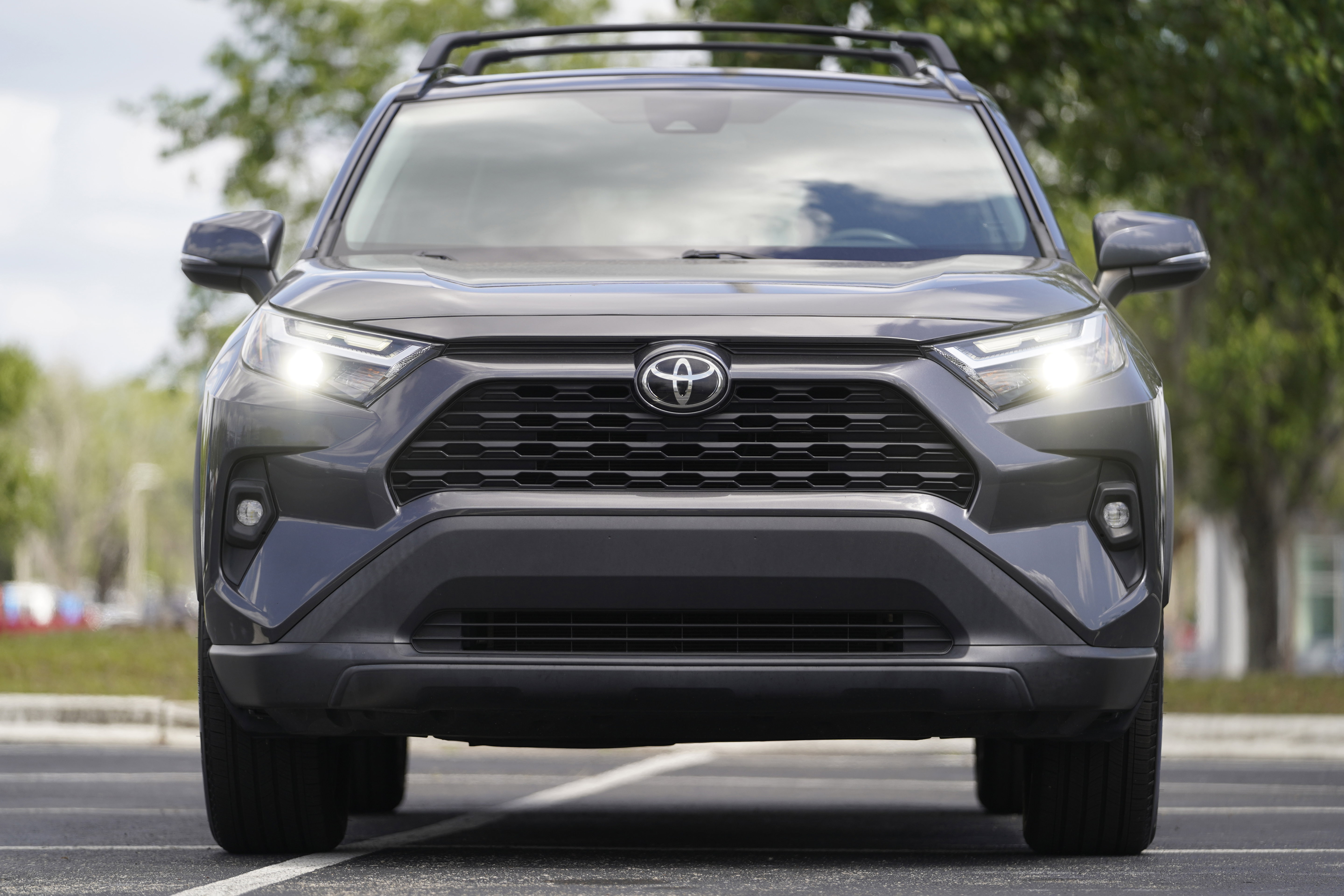 Used 2022 Toyota RAV4 XLE Premium FWD image 31