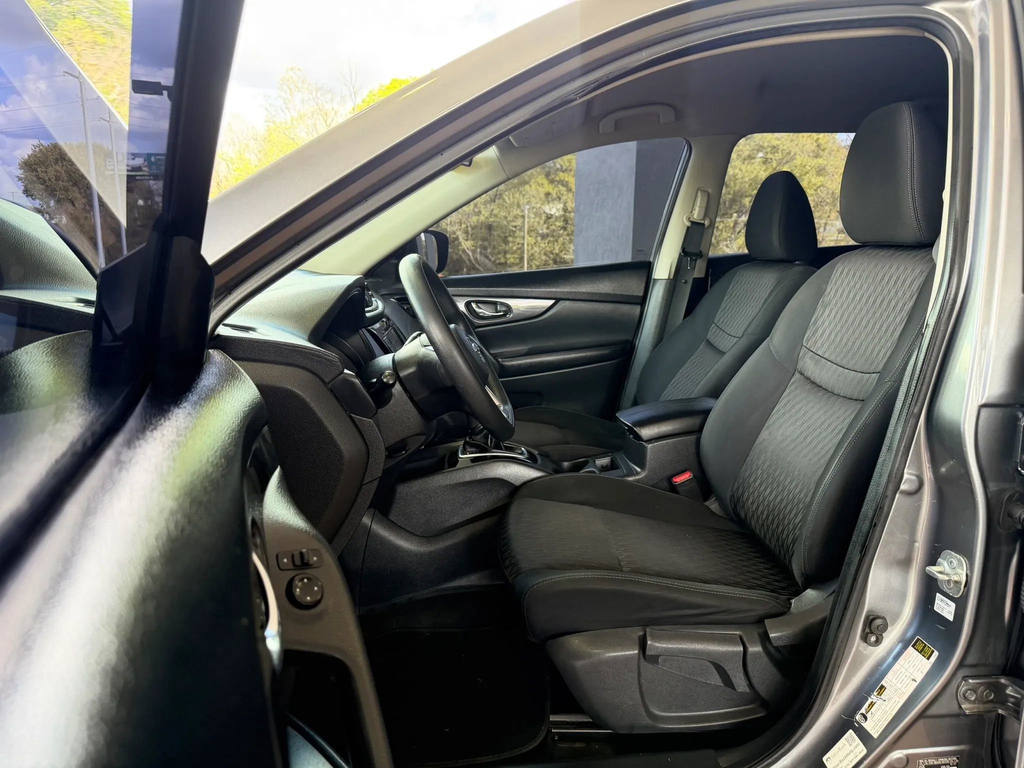 Used 2018 Nissan Rogue S AWD/4WD image 8