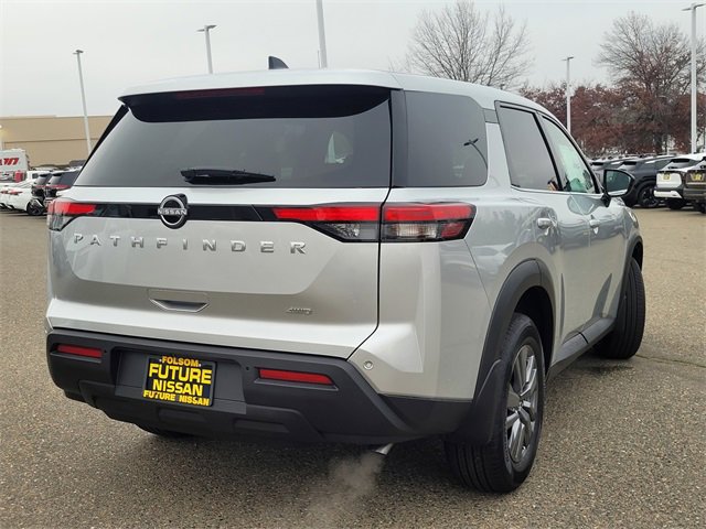 New 2025 Nissan Pathfinder S image 4