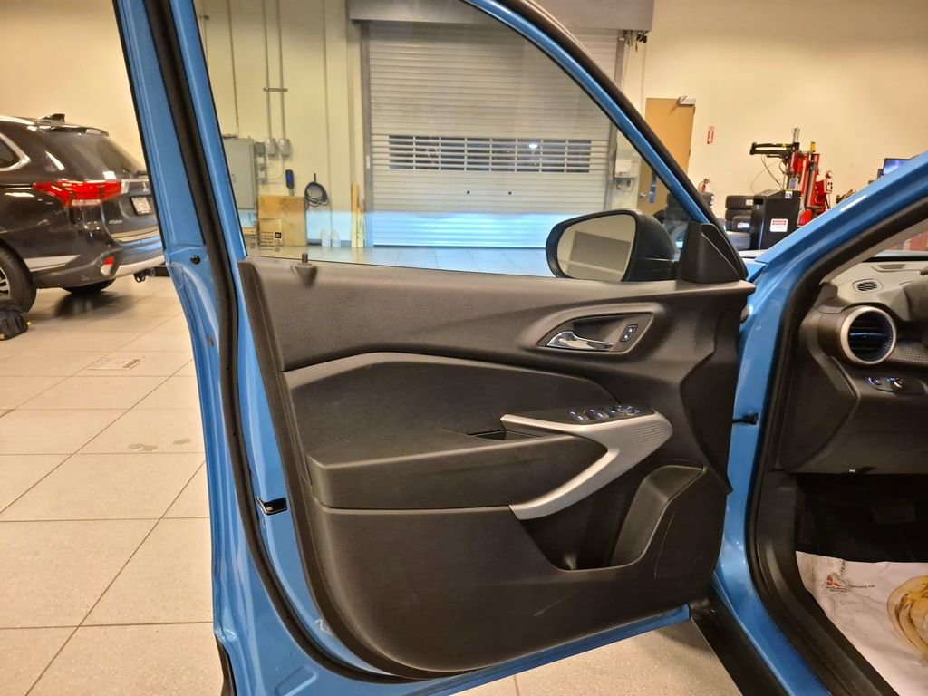 Used 2026 Chevrolet Trax LS FWD image 13