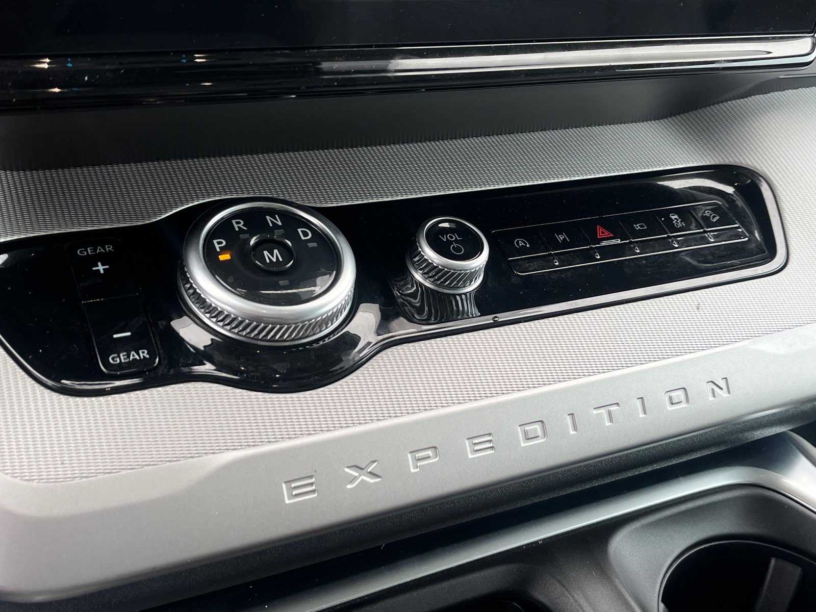 Certified 2025 Ford Expedition Active AWD/4WD image 13