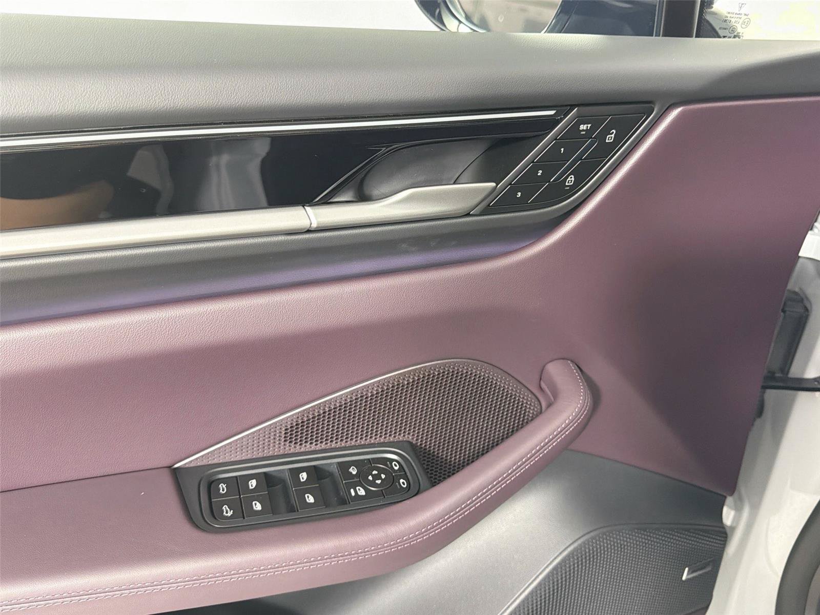 Certified 2026 Porsche Macan 4 Electric RWD image 31