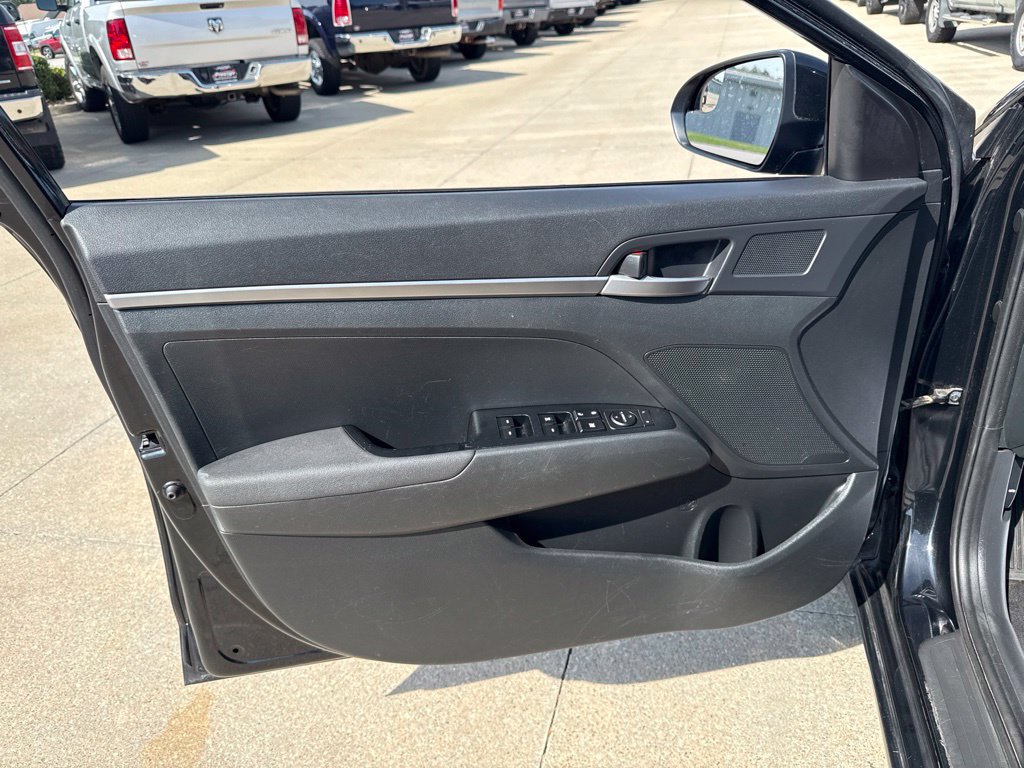 Used 2020 Hyundai Elantra SE w/ Cargo Package (C1) FWD image 19
