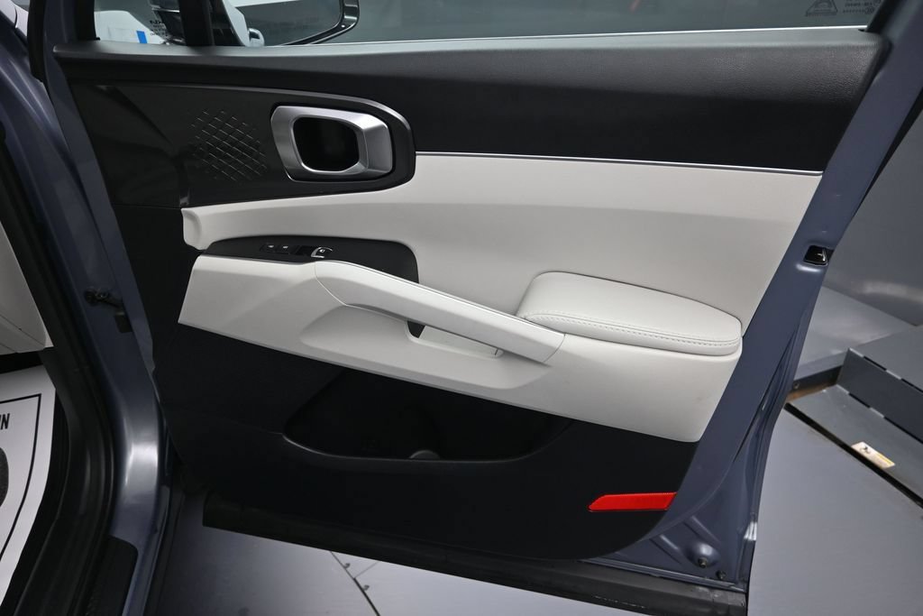 Certified 2025 Kia Sorento S AWD/4WD image 37