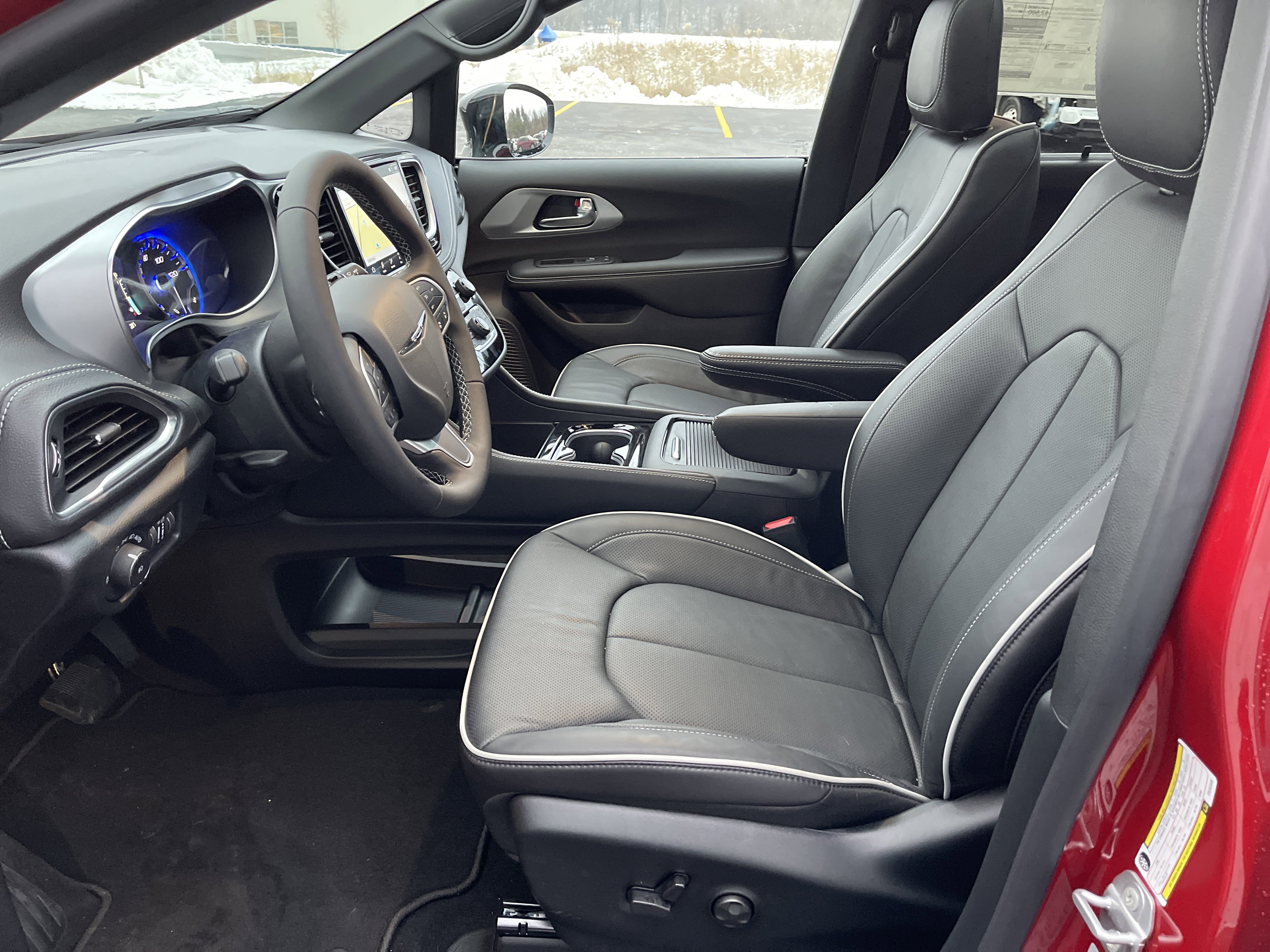 New 2026 Chrysler Pacifica Limited w/ Trailer Tow Group image 11