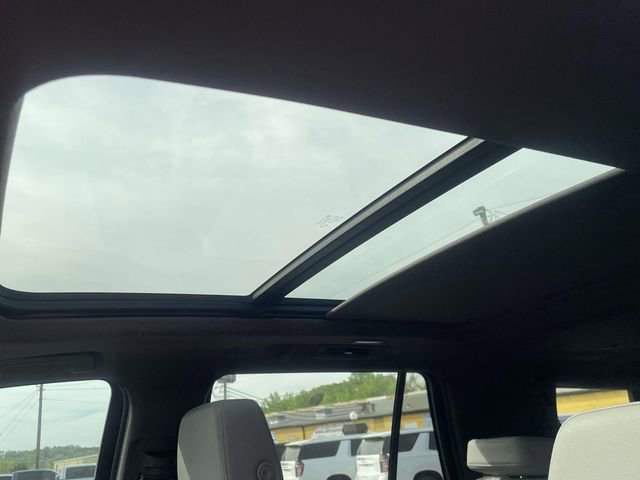 Used 2024 Chevrolet Tahoe Z71 w/ Luxury Package AWD/4WD image 17