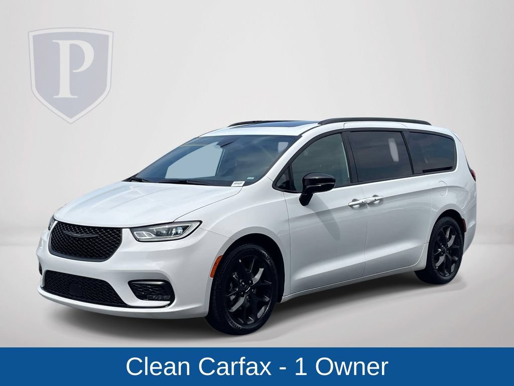 Certified 2025 Chrysler Pacifica Limited FWD image 5