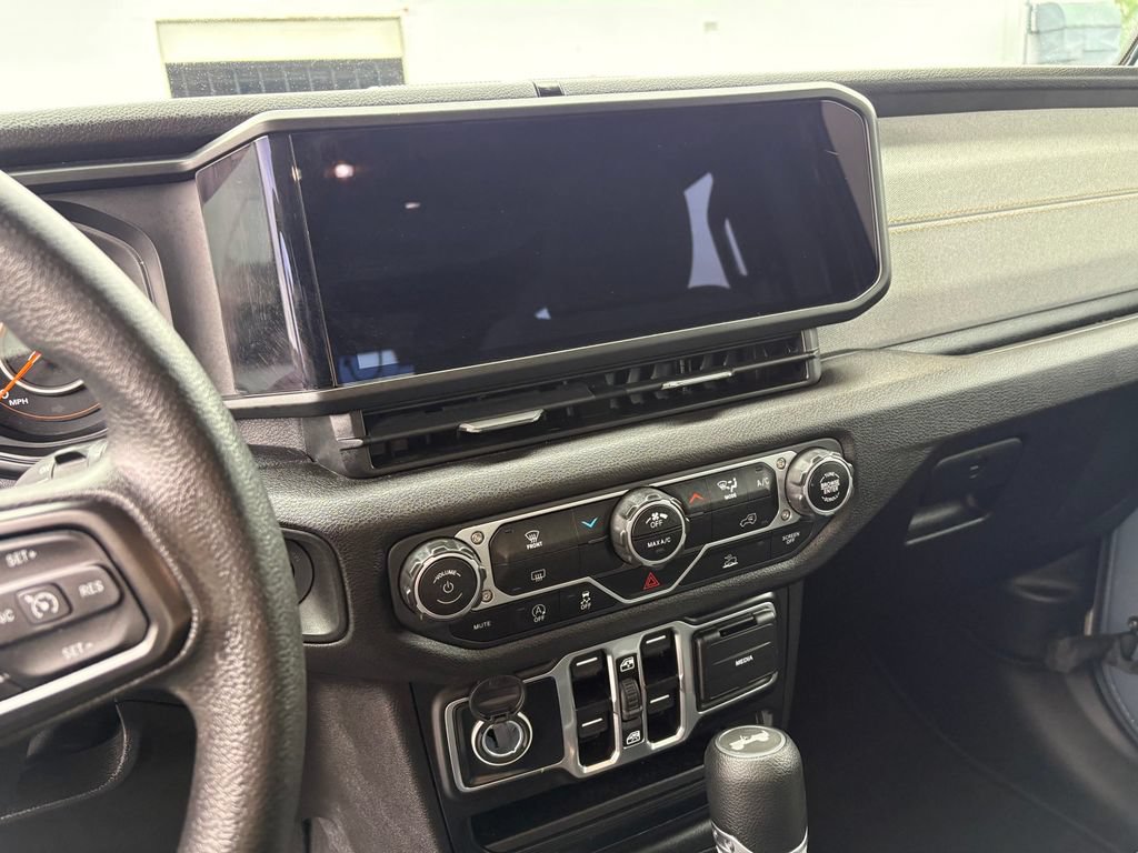 Used 2025 Jeep Wrangler Unlimited Sport AWD/4WD image 16