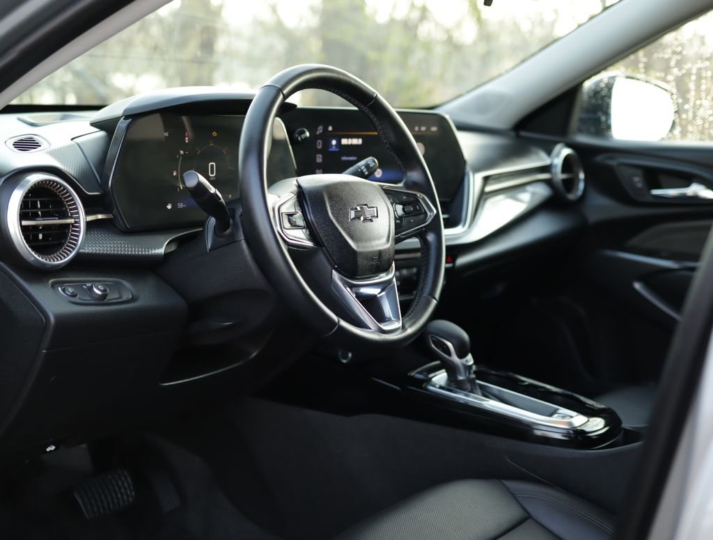 Used 2024 Chevrolet Trax ACTIV w/ Sunroof Package image 9