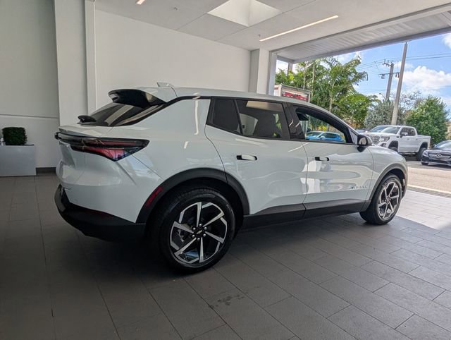 Used 2026 Chevrolet Equinox EV LT image 12