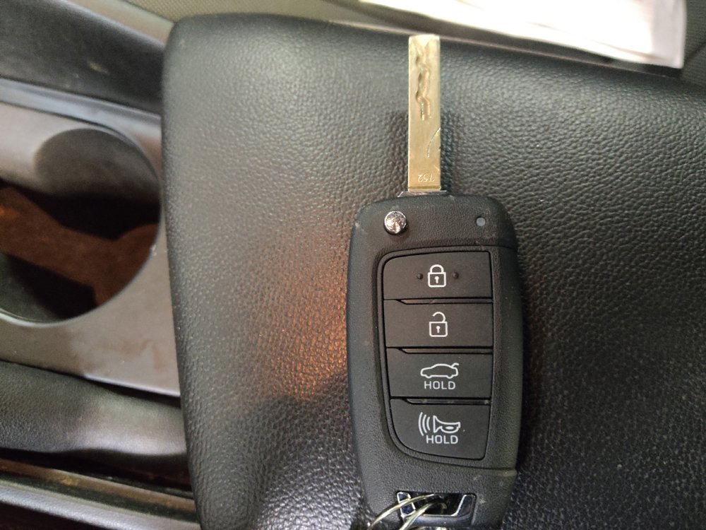 Used 2025 Hyundai Elantra SE image 32